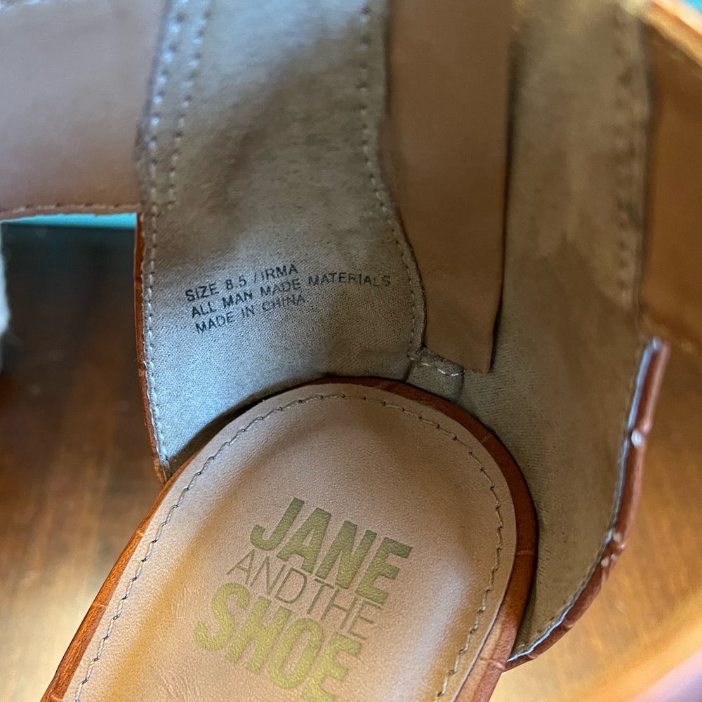 JANE AND THE SHOE Irma Platform Lug Sole Wedge Sandals - Picture 9 of 10